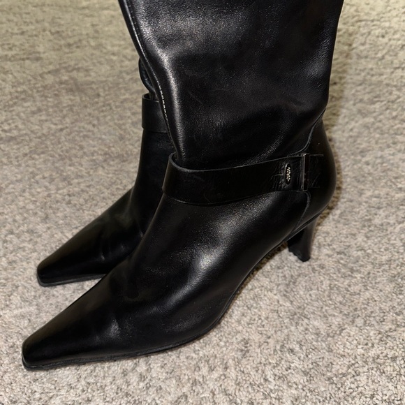 Circa Joan & David CJSOL Black
Leather Pointed Toe Side Zip Heeled boots - Picture 4 of 11